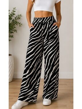 Sincerely Jules flowy slash pockets fly front zebra Print WideLeg Pants Small